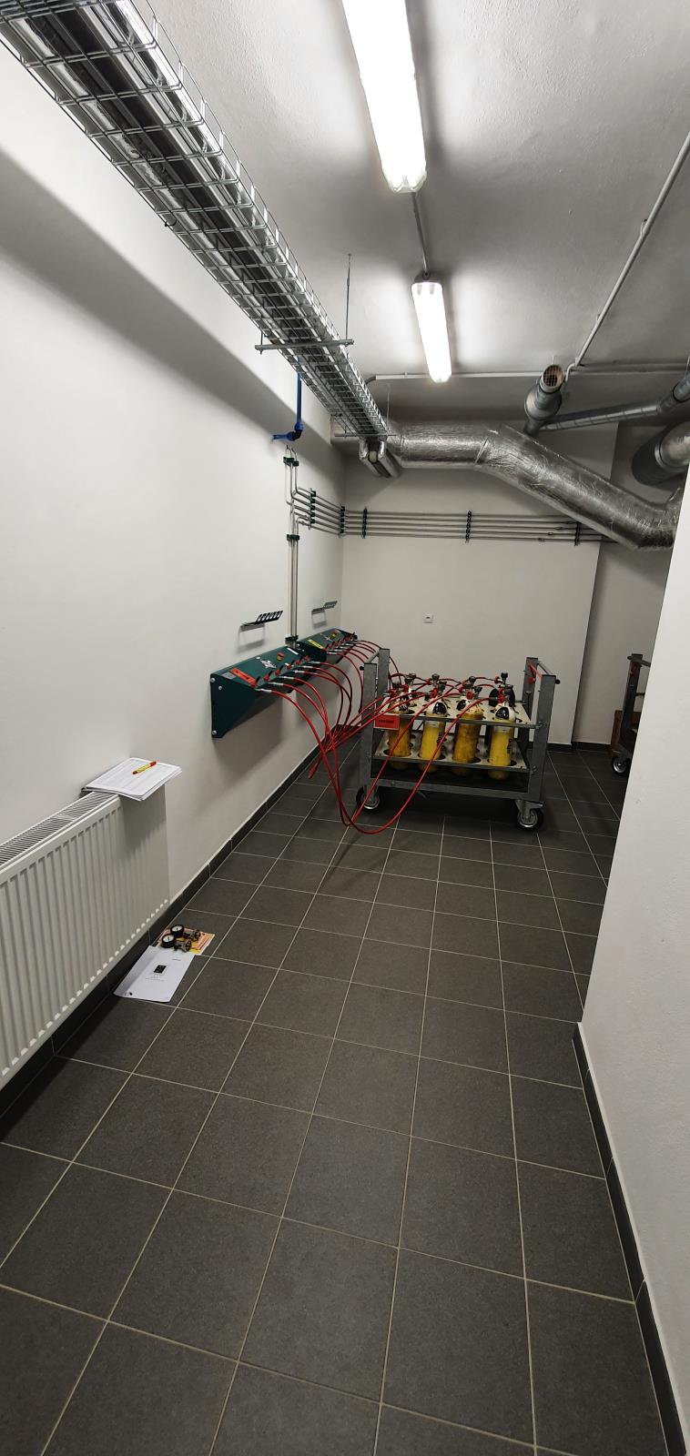 Chemická služba - plnírna tlakových lahví.jpg