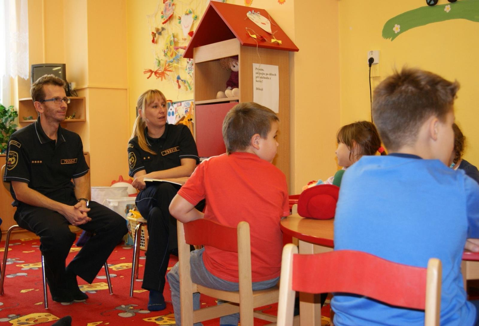 Čtení pohádek dětem v nemocnici 31.10. 3.jpg