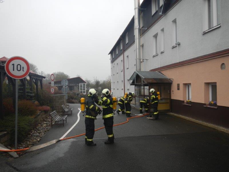 Cvičení Domov pro seniory, Kůsov - 5. 5. 2017 (3).jpg