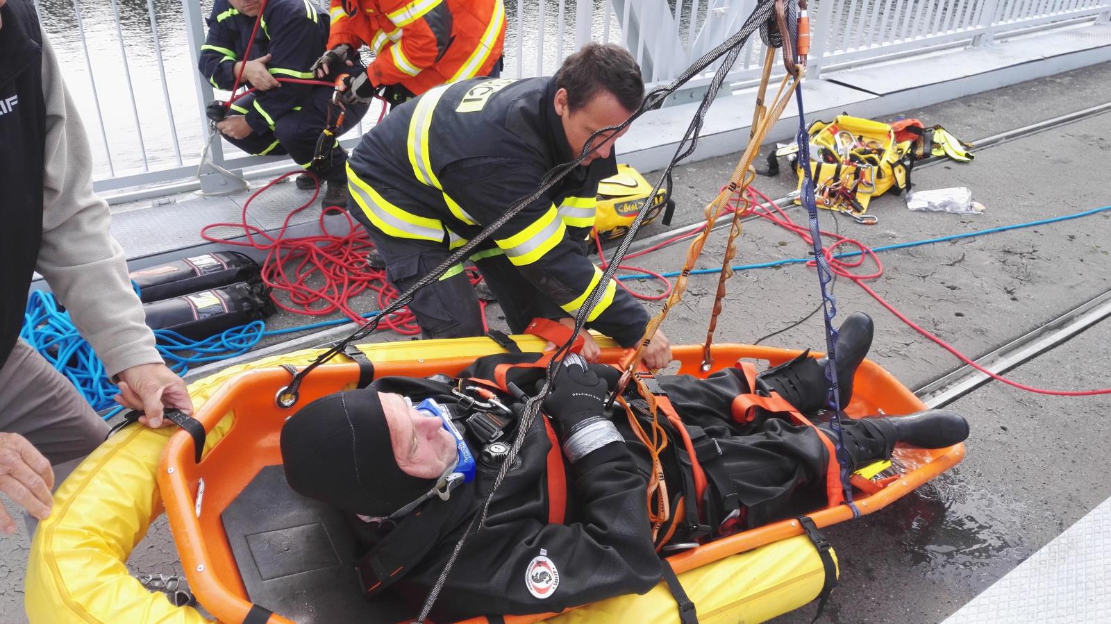 Cvičení lezců a potápěčů, Římov - 20. 9. 2017 (1).jpg