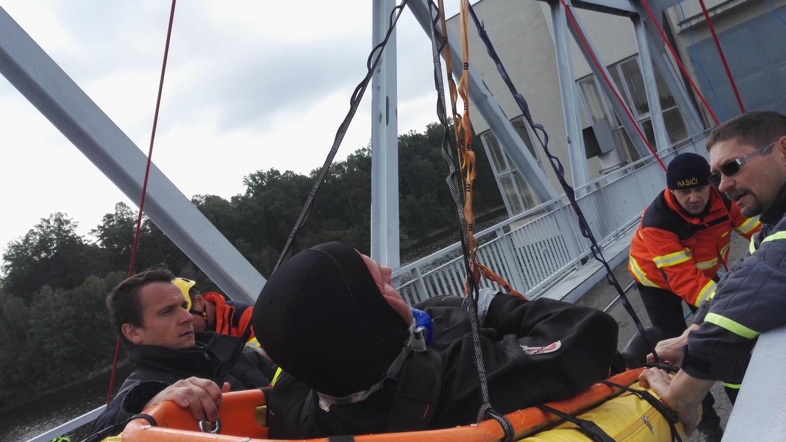 Cvičení lezců a potápěčů, Římov - 20. 9. 2017 (12).jpg