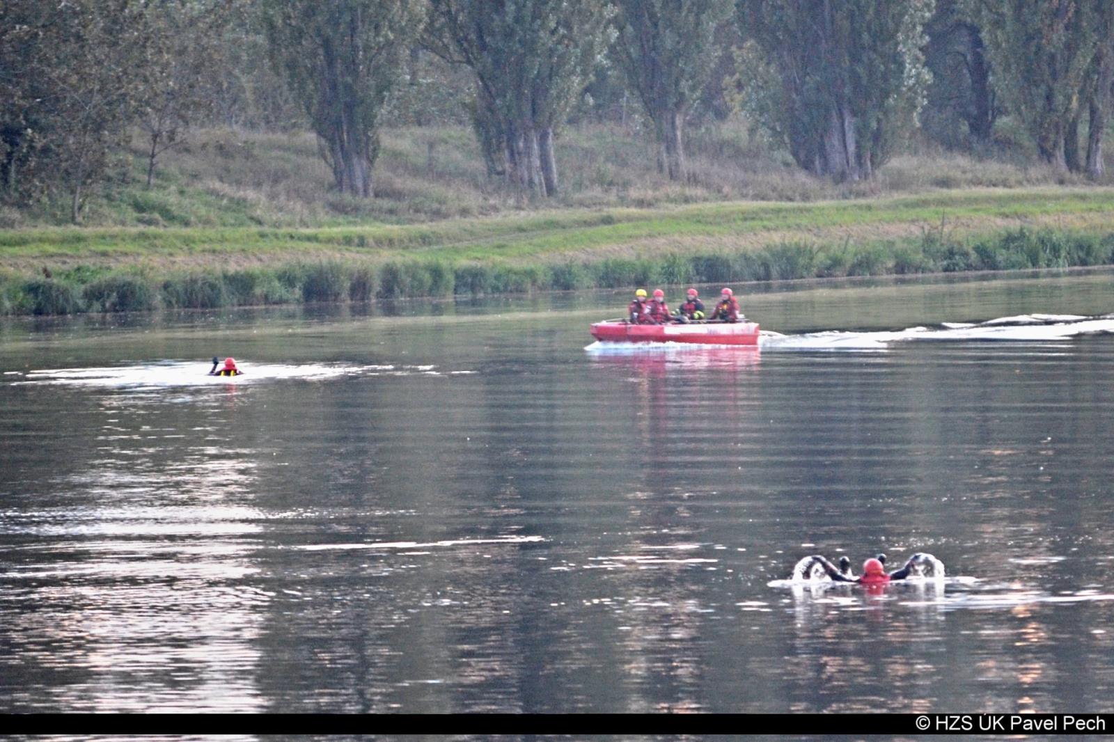 Cvičení požár lodi (2).jpg