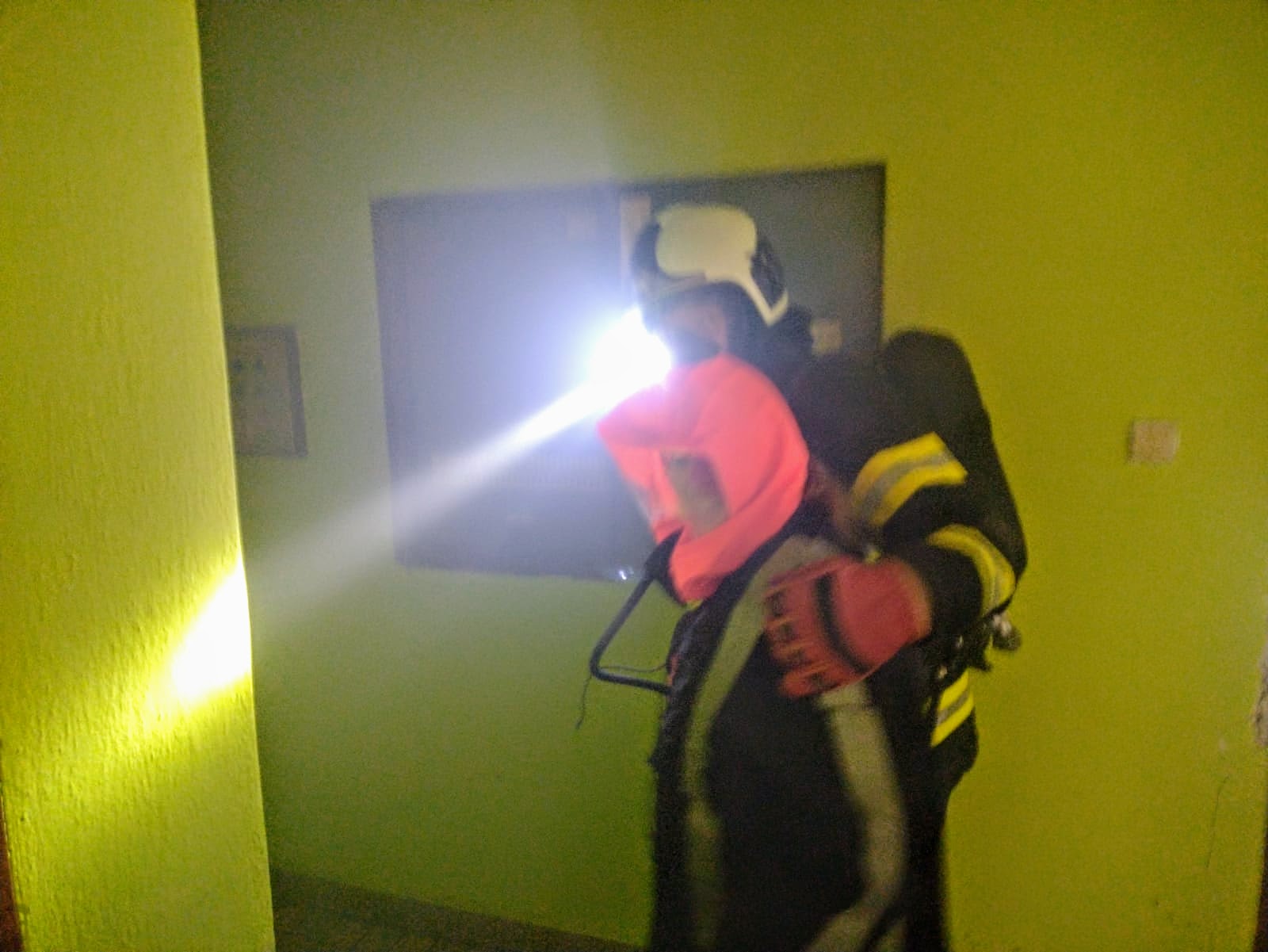 Cvičení požár restaurace, Dačice  (2).jpg