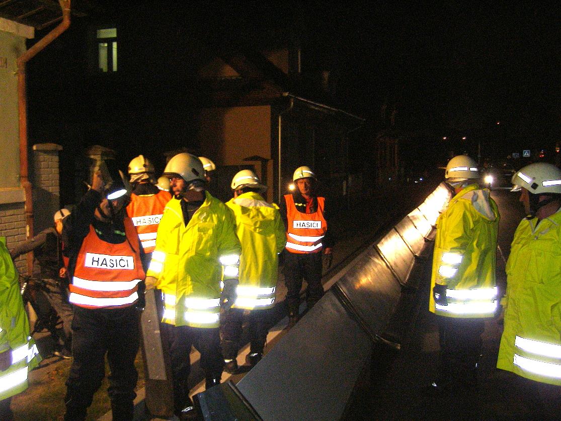 Cvičení - protipovodňové stěny, Veselí nad Lužnicí - 30. 9. 2016 (1).JPG