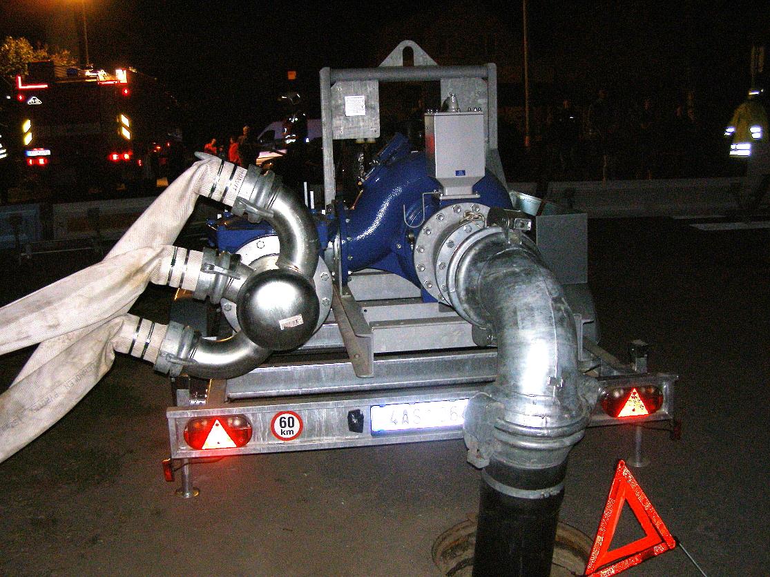 Cvičení - protipovodňové stěny, Veselí nad Lužnicí - 30. 9. 2016 (5).JPG