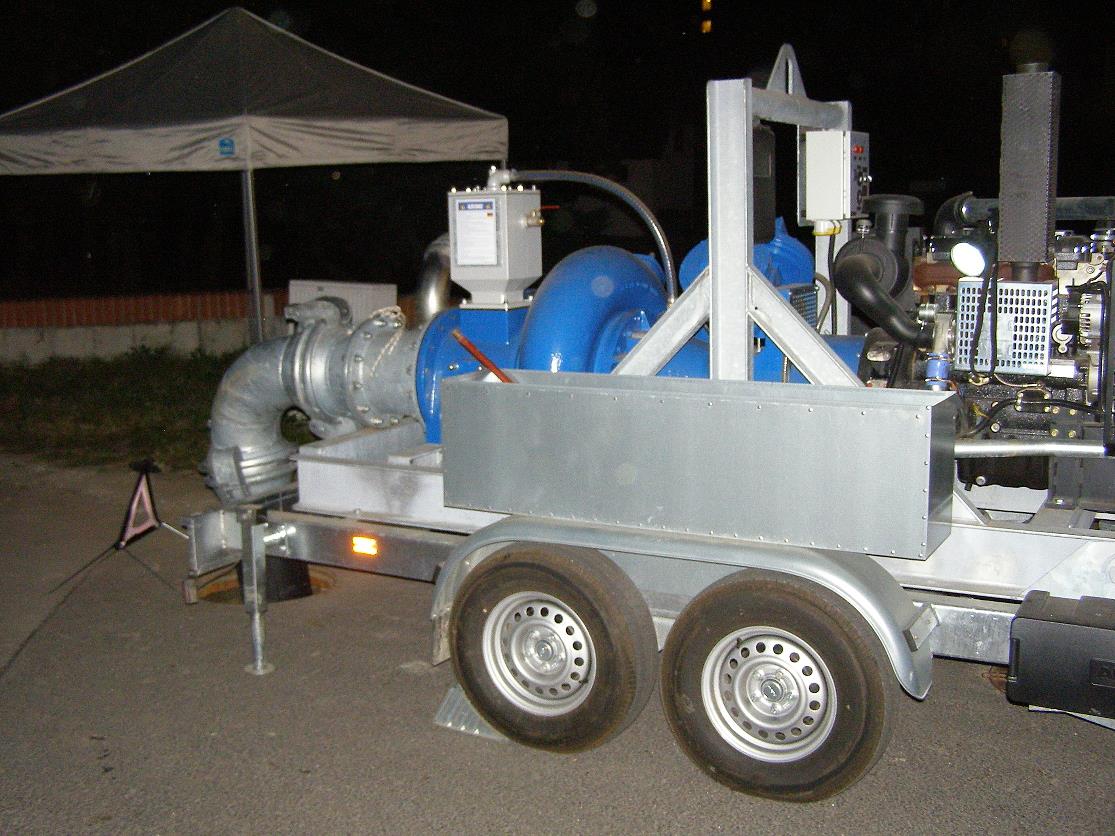 Cvičení - protipovodňové stěny, Veselí nad Lužnicí - 30. 9. 2016 (6).JPG