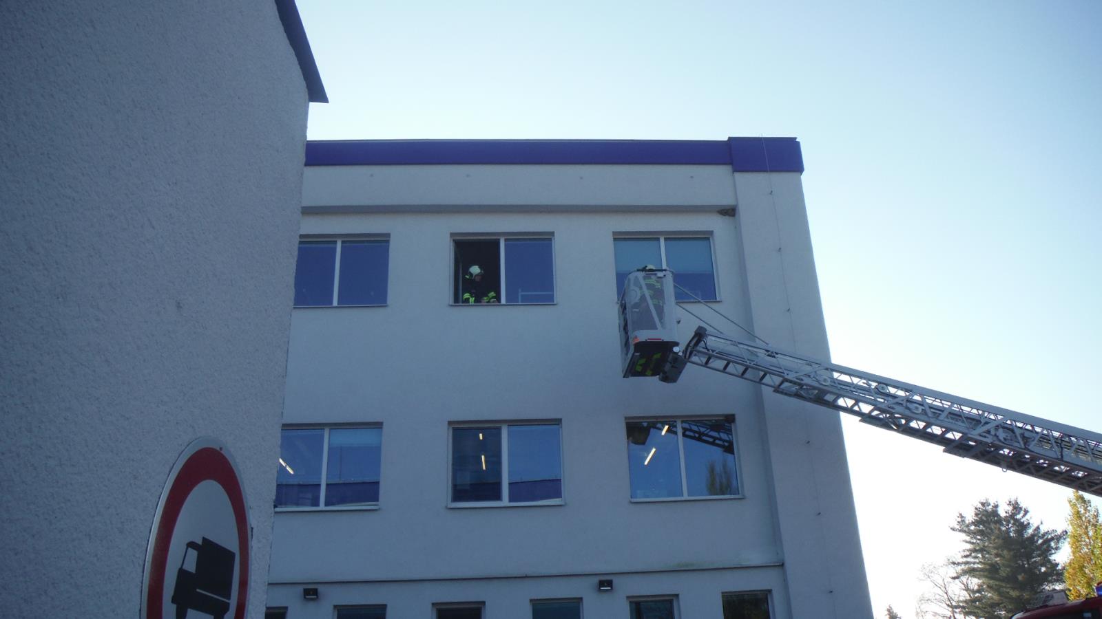 Cvičení - záchrana osob a likvidace požáru, Jindřichův Hradec - 11. 11. 2019 (8).JPG