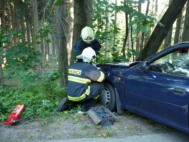 V havarovaném voze cestovaly tři osoby. Nehoda se stala u Suchého Vrchu