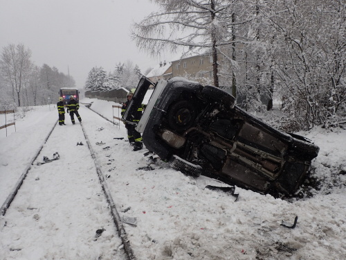 DN2x-vlaksVolvema4autaFrydlantnadOstravici (3).JPG