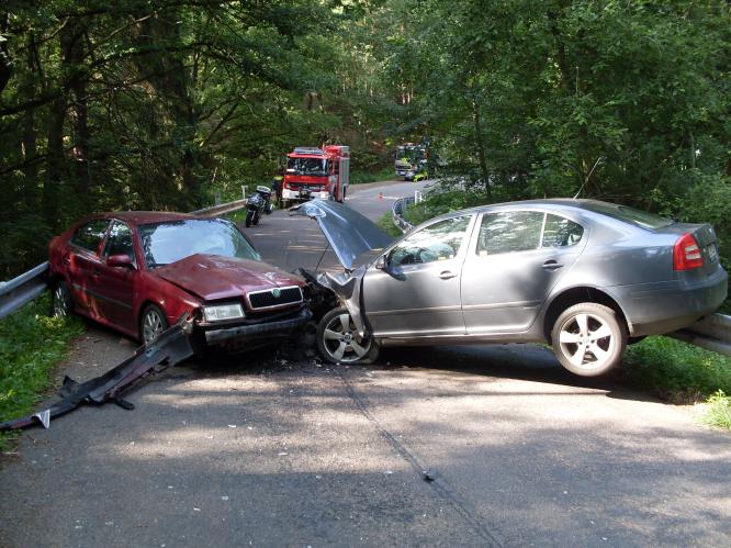 Nehoda zcela zablokovala sinici