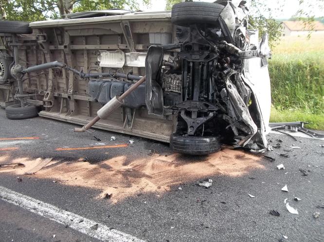 Hrozivě vypadající nehoda ve  Vysoké u Holic