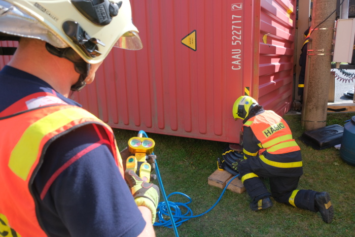 DN_MANvyprostenikontejnerTrojanovice (2).JPG