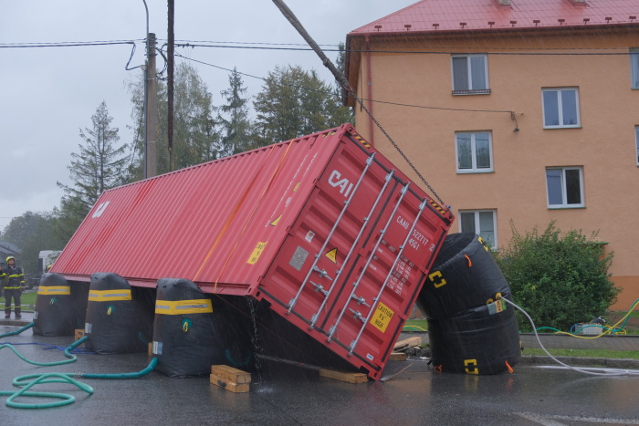 DN_MANvyprostenikontejnerTrojanovice (26).JPG