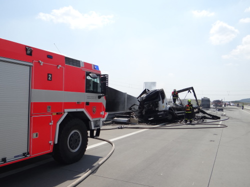 DNpozar2kamionyD1mezHladkeZivotice (1 NJ).JPG