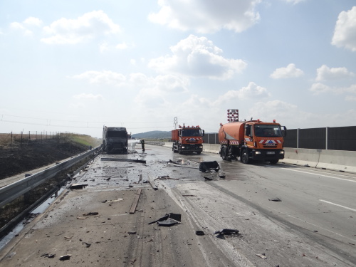 DNpozar2kamionyD1mezHladkeZivotice (16).JPG