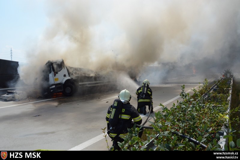 DNpozar2kamionyHladkeZivotice_zacatek (1).jpg