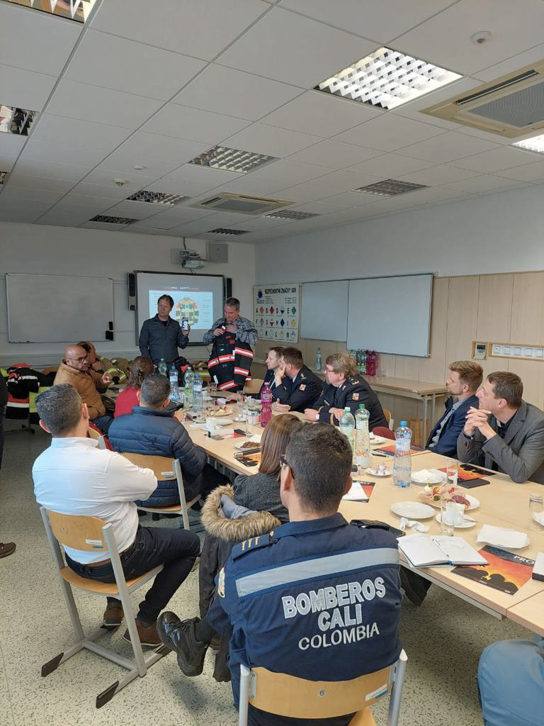 Delegace hasičů z Kolumbie navštívila Českou republiku v rámci projektu ekonomické diplomacie