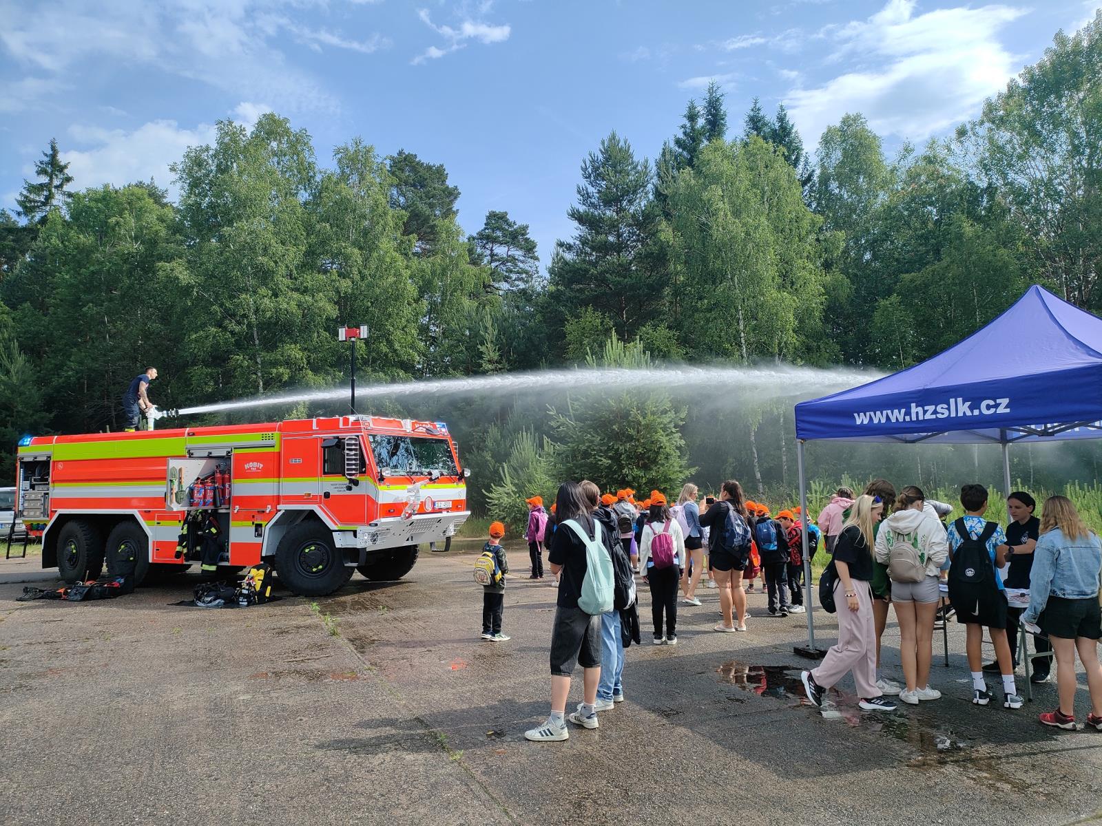 Den leteckého klubu Hradčany s IZS.jpg
