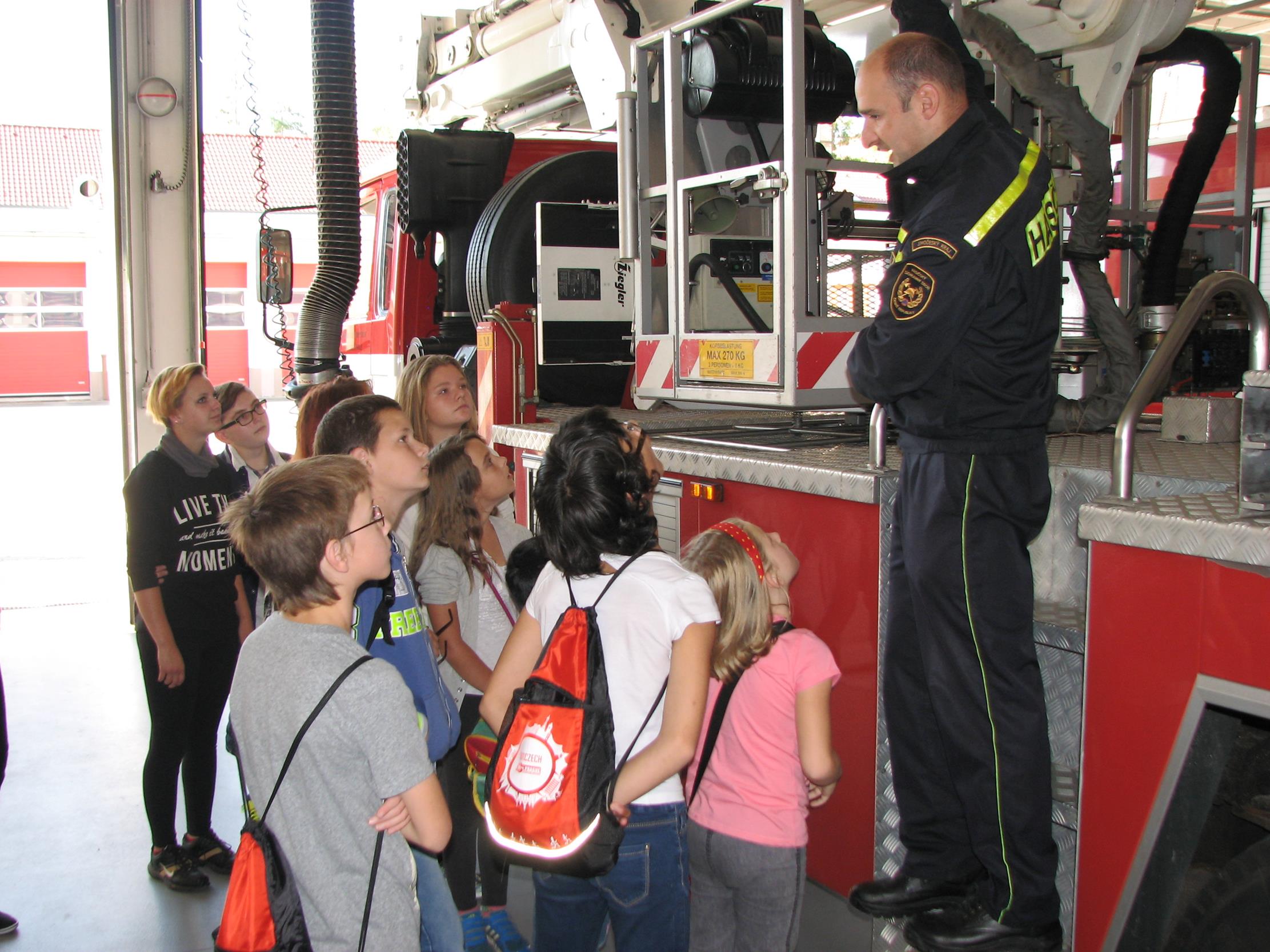 Dětský domov Boršov u HZS - 8. 9. 2016 (17).JPG