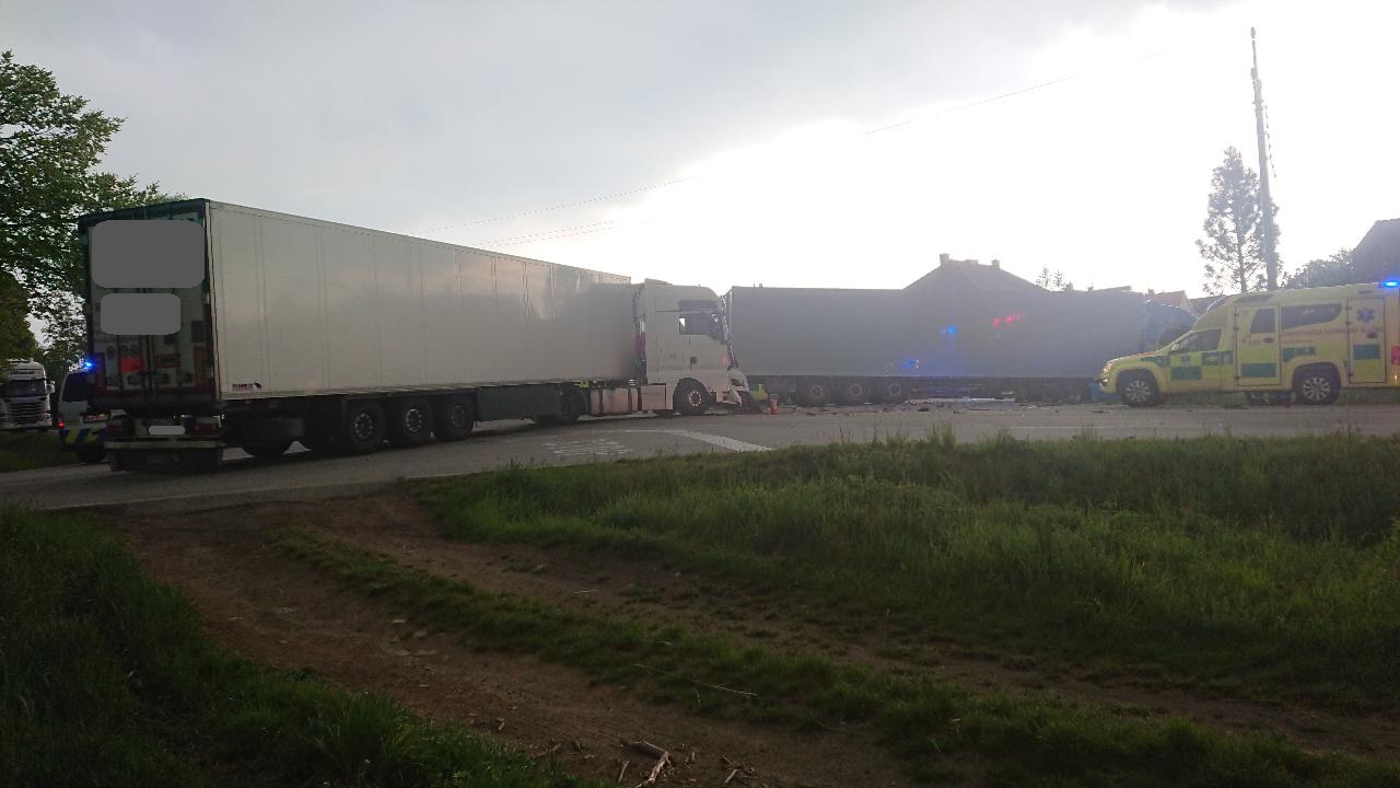 Dopravní nehoda 2 NA a OA, Velešín - 11. 5. 2020 (4).JPG