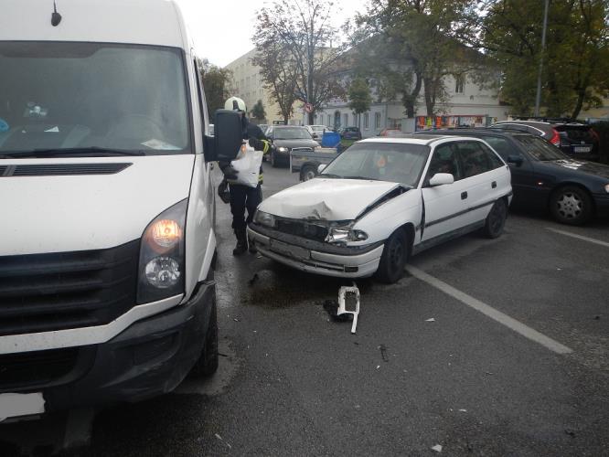 Dopravní nehoda 2 OA, České Budějovice - 22. 9. 2014 (1).jpg