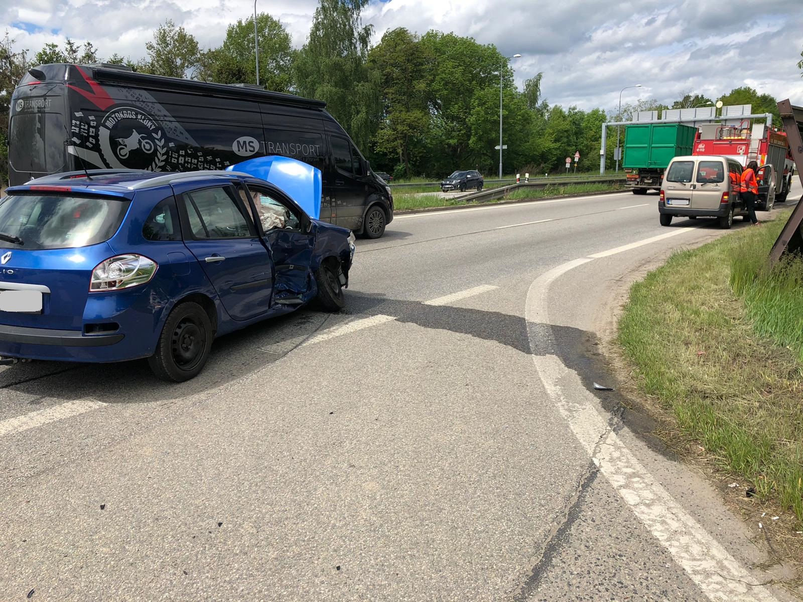 Dopravní nehoda 2 OA, České Budějovice - 26. 5. 2021 (5).jpg