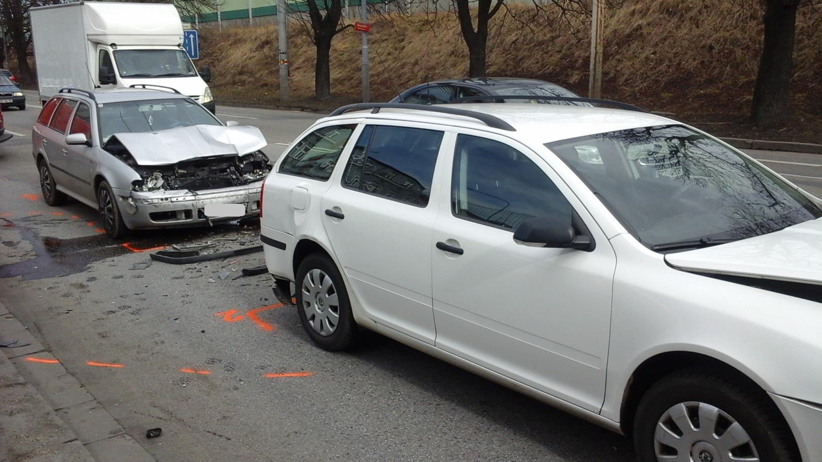 Dopravní nehoda 2 OA, České Budějovice - 27. 2. 2017 (1).jpg