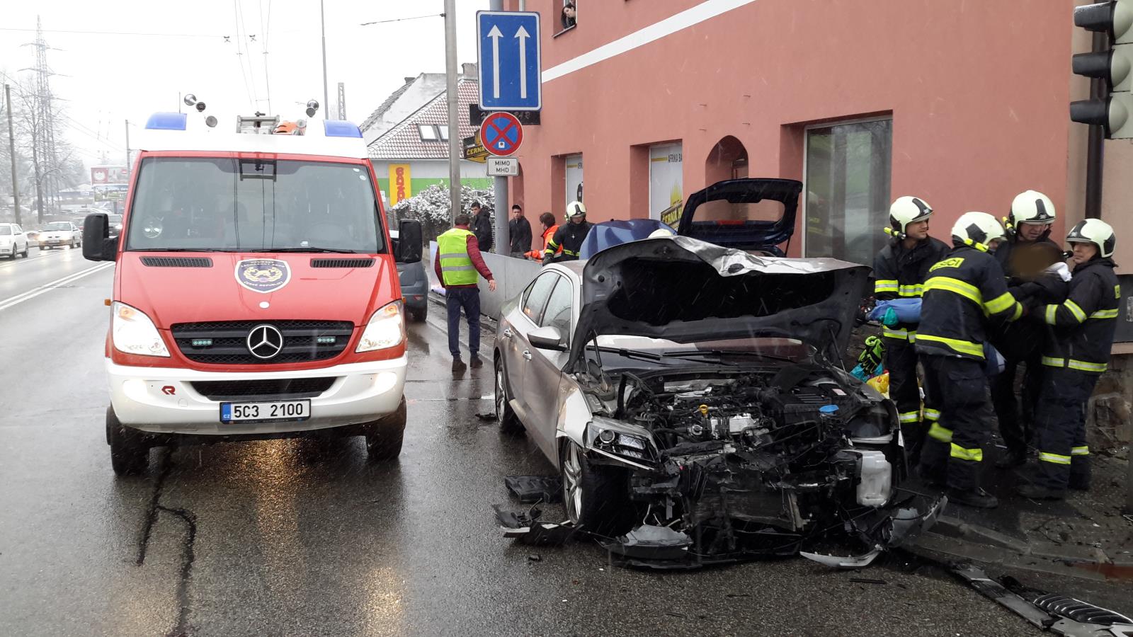 Dopravní nehoda 2 OA, České Budějovice - 7. 2. 2018 (1).jpg