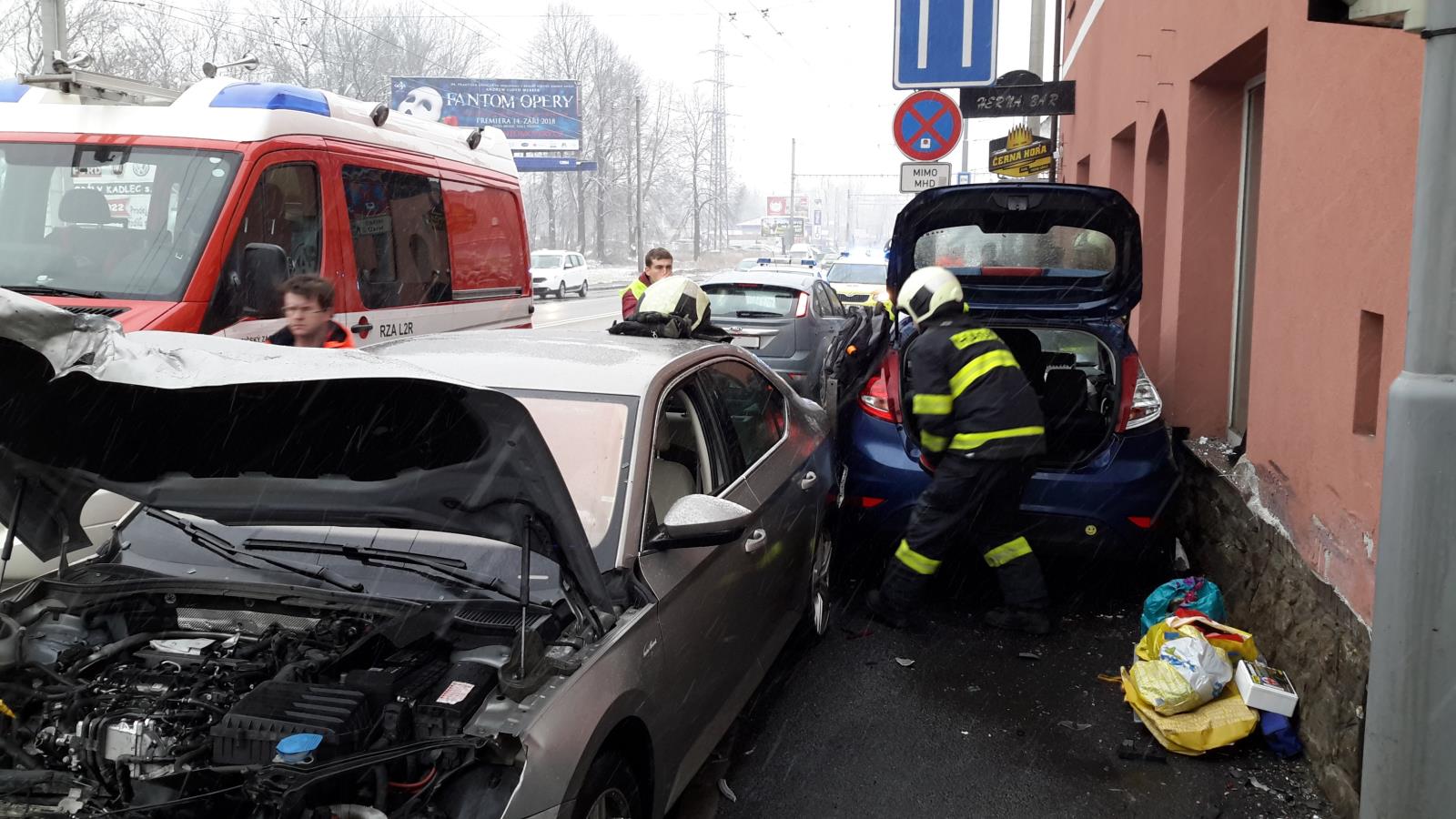 Dopravní nehoda 2 OA, České Budějovice - 7. 2. 2018 (2).jpg