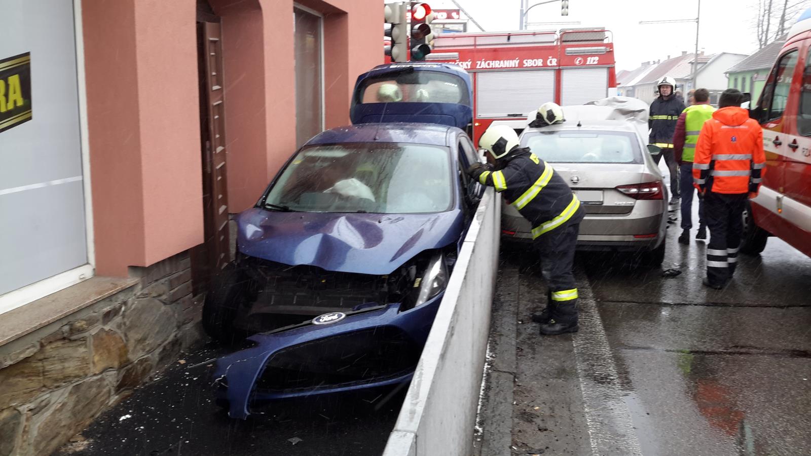 Dopravní nehoda 2 OA, České Budějovice - 7. 2. 2018 (3).jpg