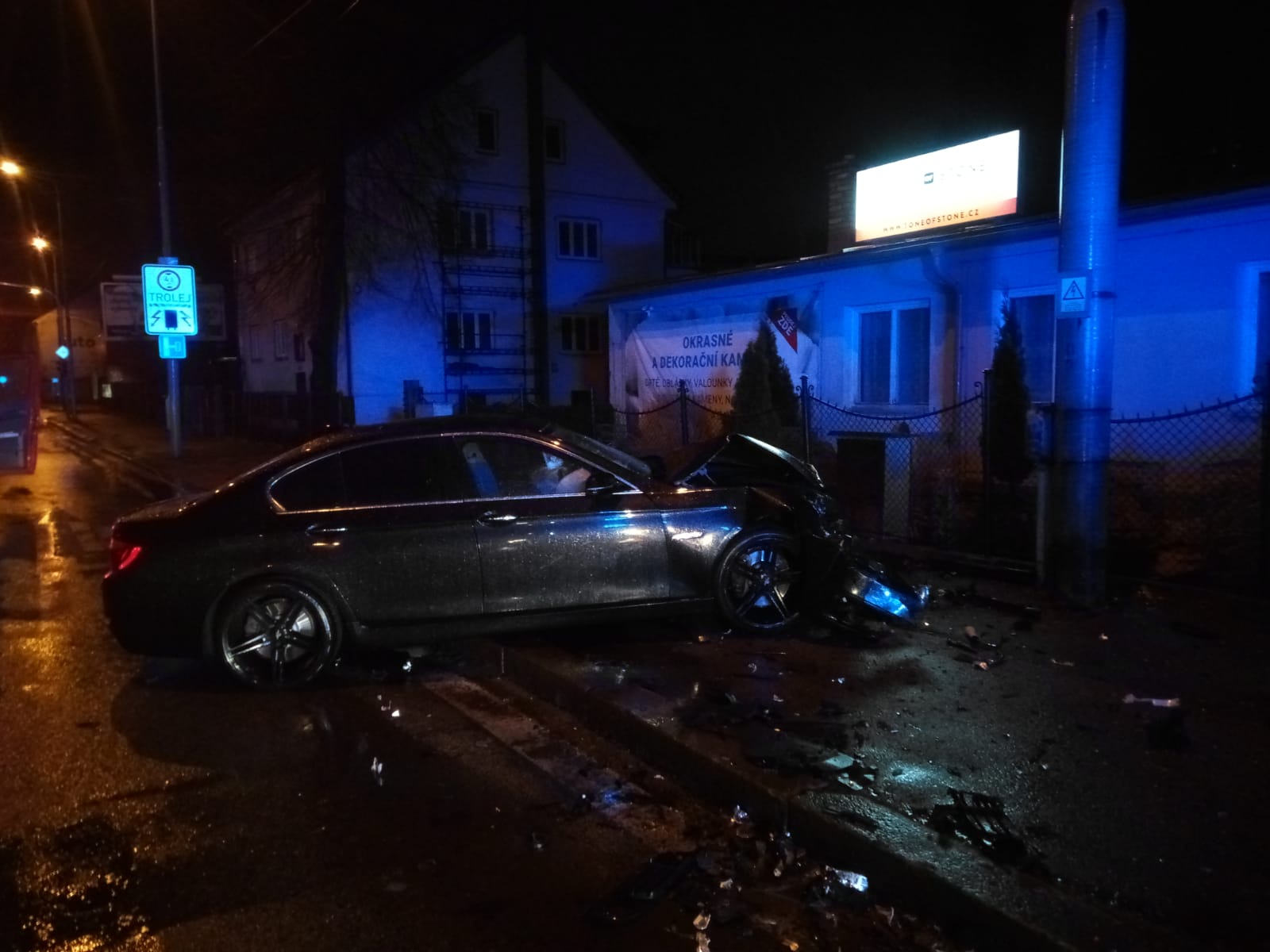 Dopravní nehoda 2 OA, České Budějovice - 9. 4. 2022 (1).jpg
