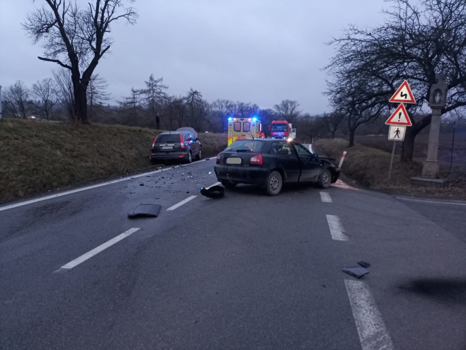 Dopravní nehoda 2 OA, Dačice - 16. 12. 2021 (1).jpg