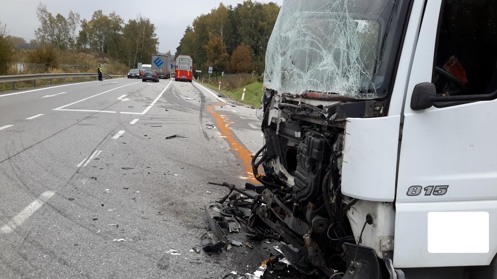 Dopravní nehoda 2 OA, Kaplice - 8. 10. 2018 (1).jpg