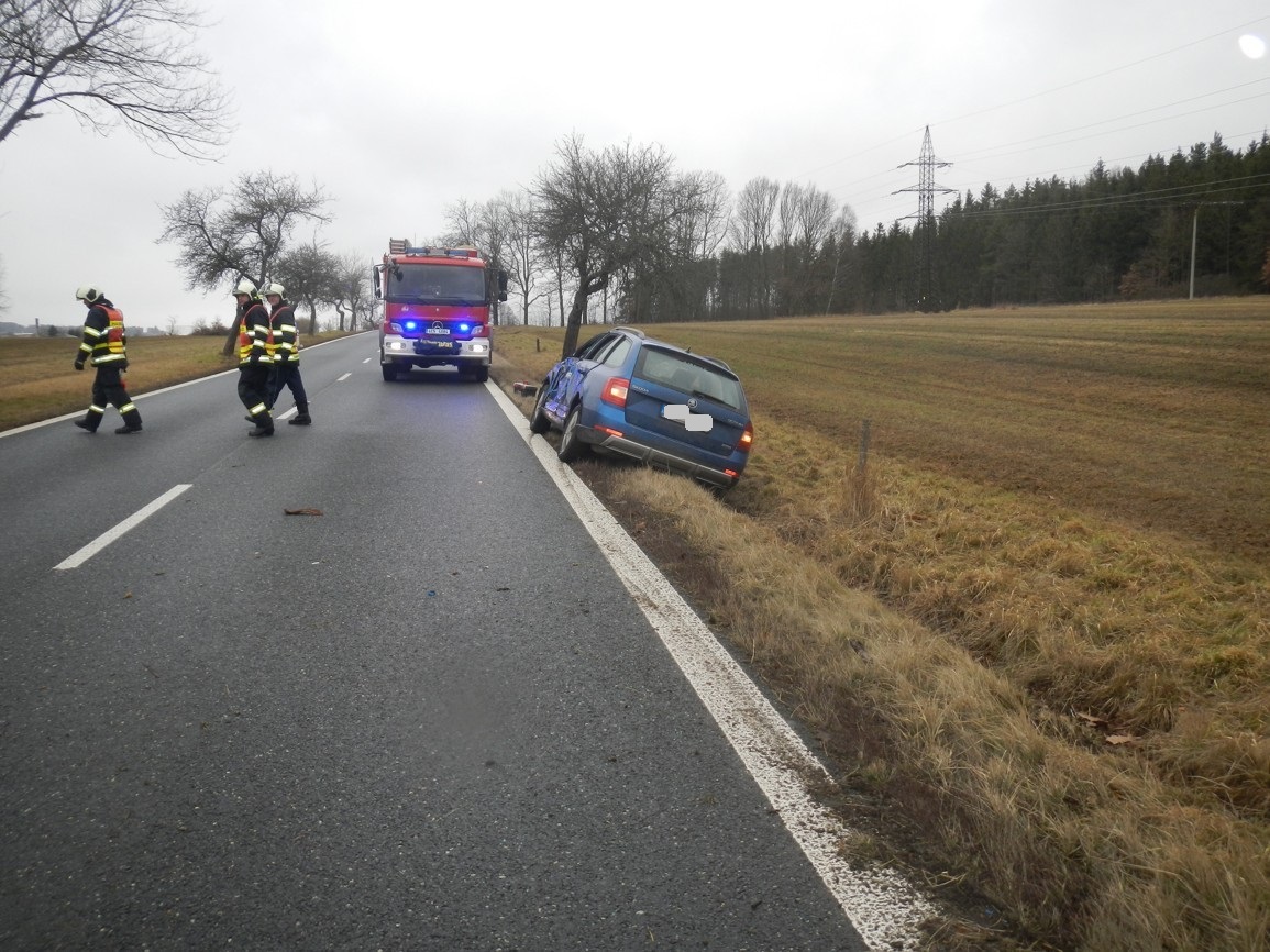 Dopravní nehoda 2 OA, Sepekov - 2. 1. 2018 (2).JPG