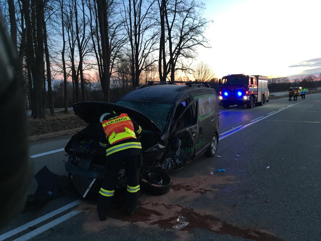 Dopravní nehoda 2 OA, Stráž nad Nežárkou - 6. 2. 2020 (1).jpg