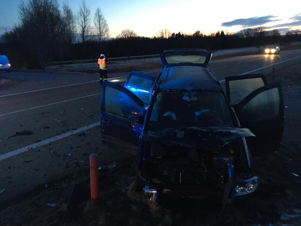 Dopravní nehoda 2 OA, Stráž nad Nežárkou - 6. 2. 2020 (2).jpg