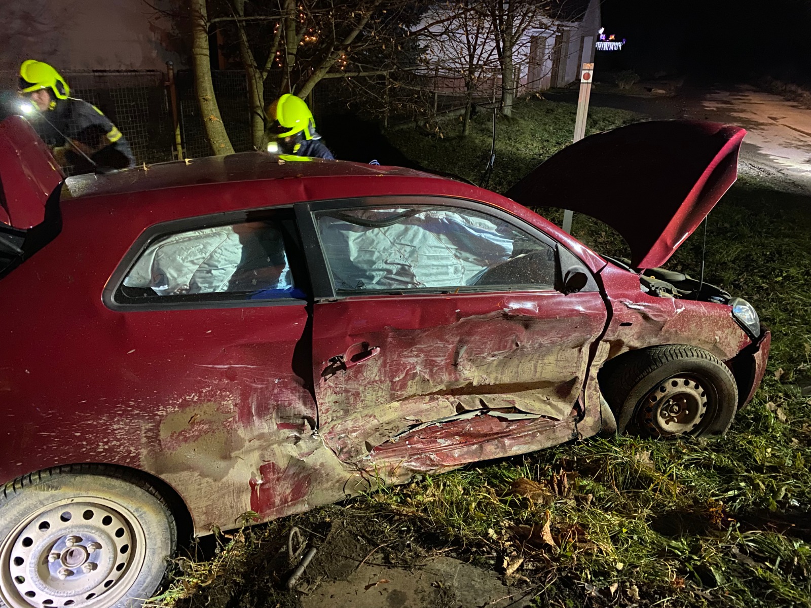 Dopravní nehoda 2 OA, Straňany - 15. 12. 2021 (2).jpg