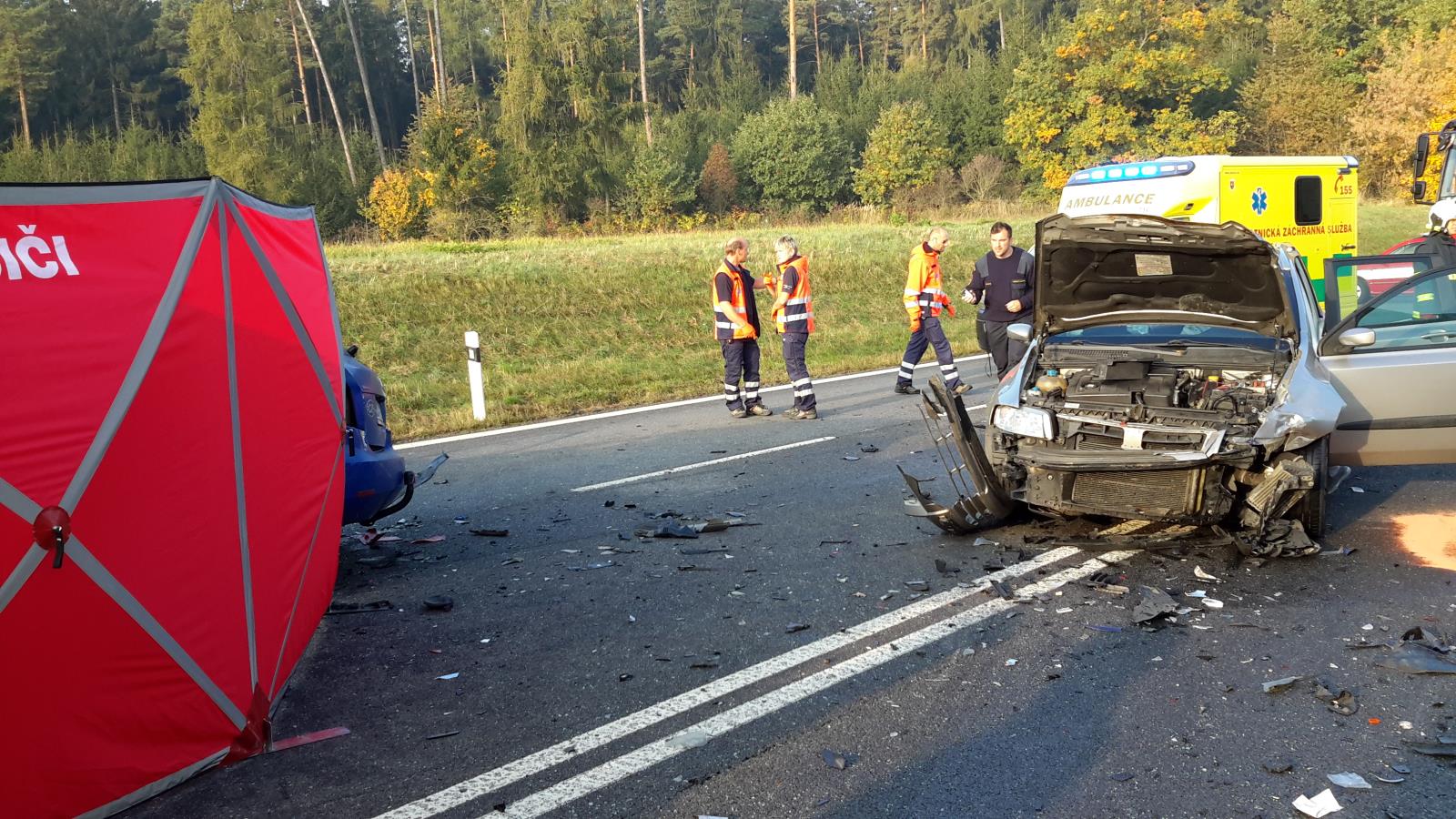 Dopravní nehoda 2 OA a 1 NA, Hodušín - 10. 10. 2018 (3).jpg