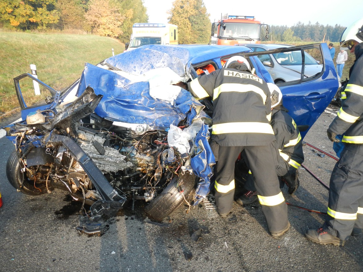 Dopravní nehoda 2 OA a 1 NA, Hodušín - 10. 10. 2018 (7).JPG