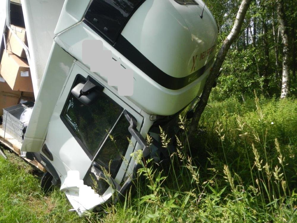 Dopravní nehoda 2 OA a NA, Jarošov nad Nežárkou - 30. 6. 2016 (3).jpg