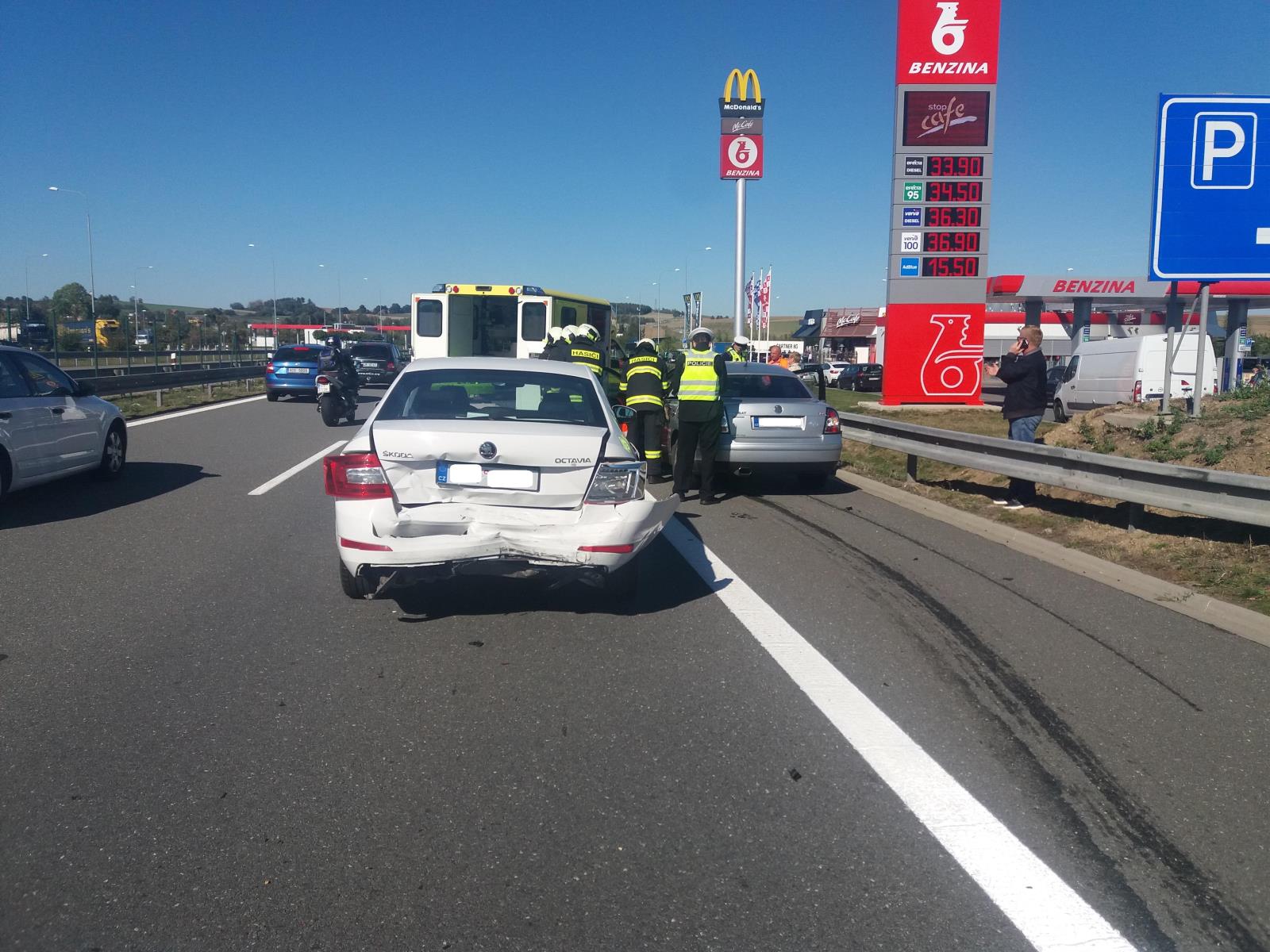 Dopravní nehoda 3 OA, Mitrovice - 30. 9. 2018 (1).jpg