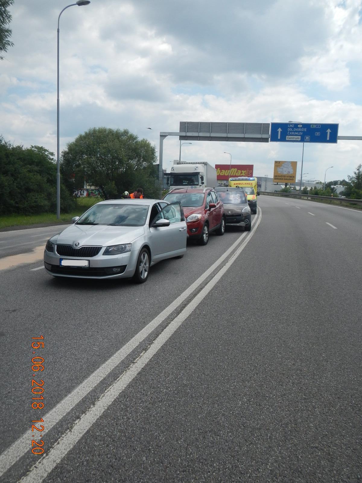 Dopravní nehoda 4 OA, České Budějovice - 15. 6. 2018 (1).JPG