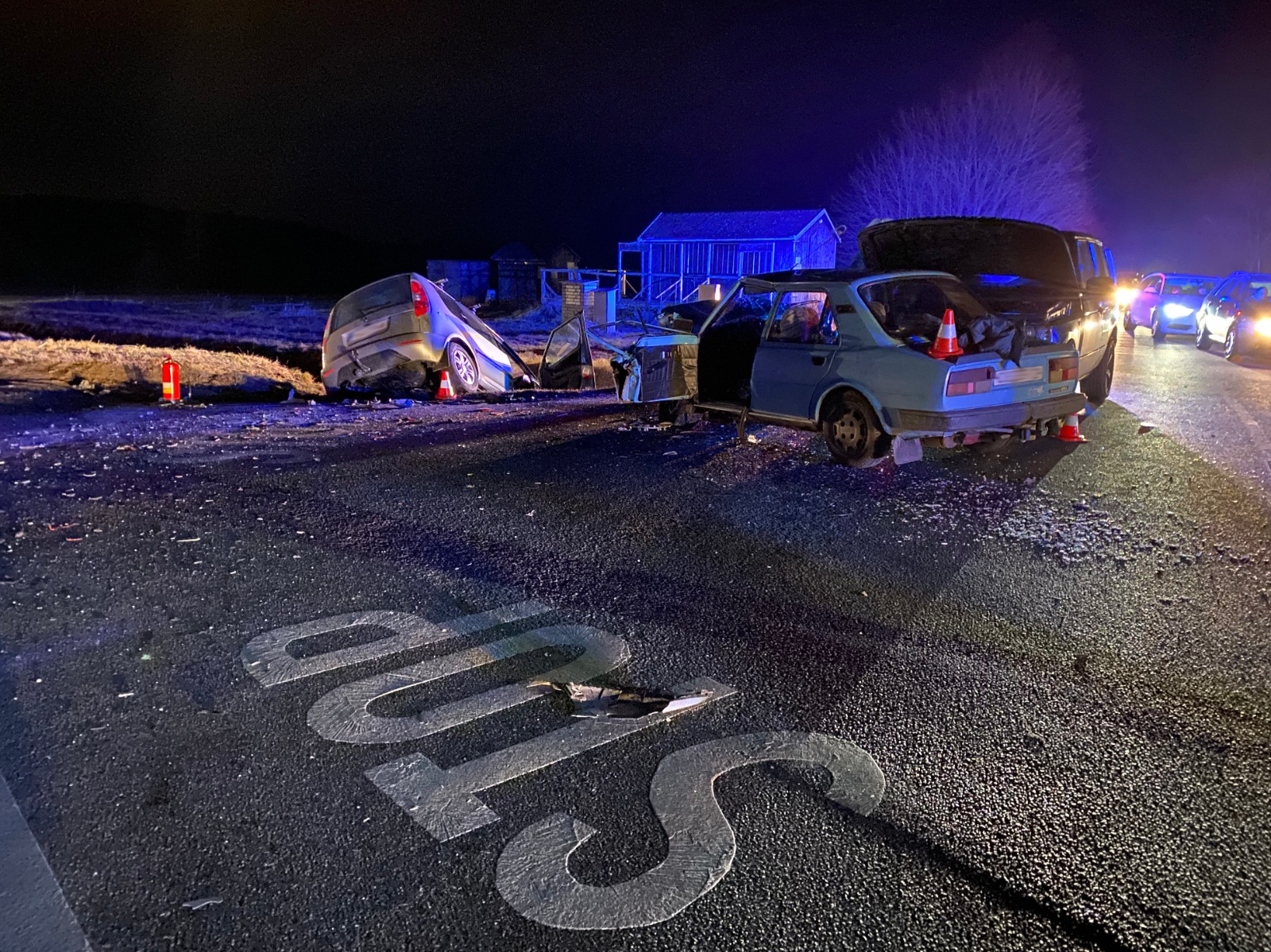 Dopravní nehoda 4 OA, Holkov - 23. 12. 2021 (2).jpg