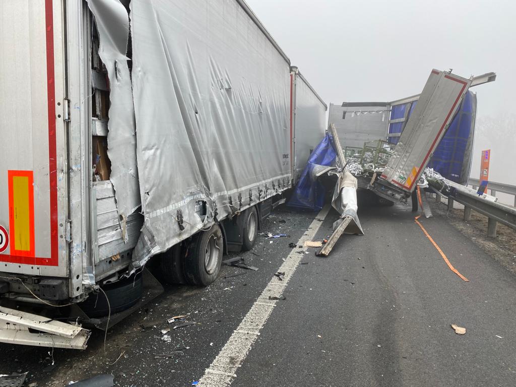 Dopravní nehoda D8 (1).jpg