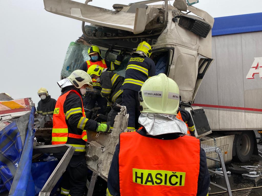 Dopravní nehoda D8 (2).jpg