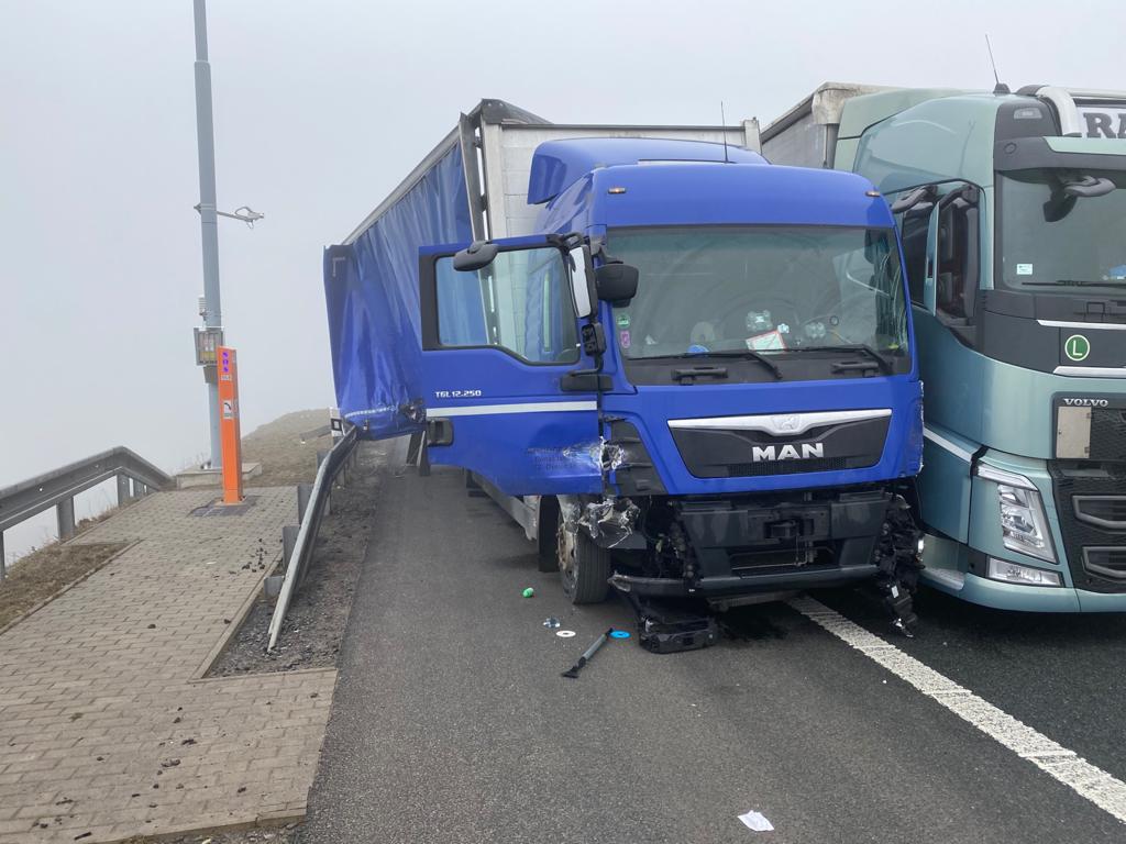 Dopravní nehoda D8 (3).jpg