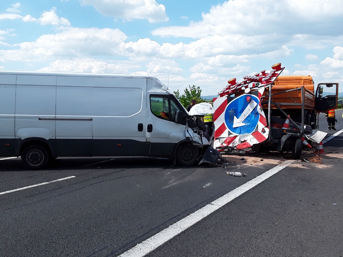 Dopravní nehoda D8 (3).jpg