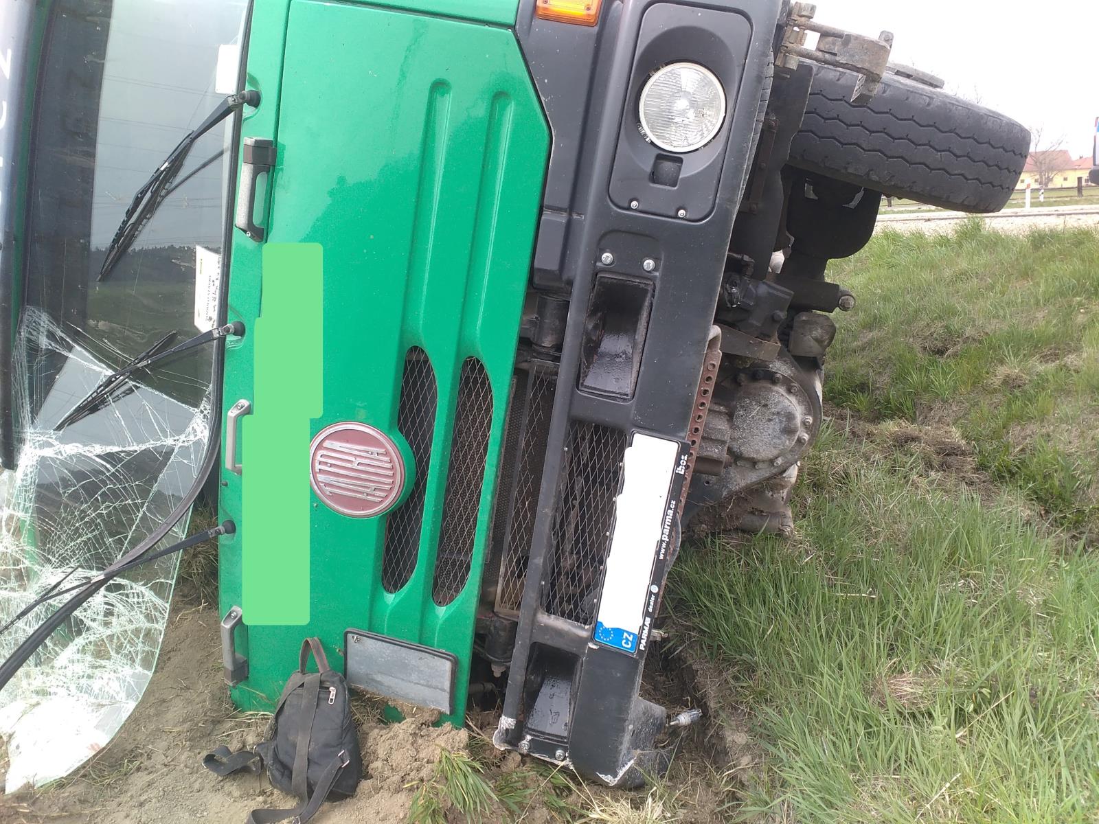 Dopravní nehoda NA, Nový Dvůr - 23. 4. 2019 (2).jpg