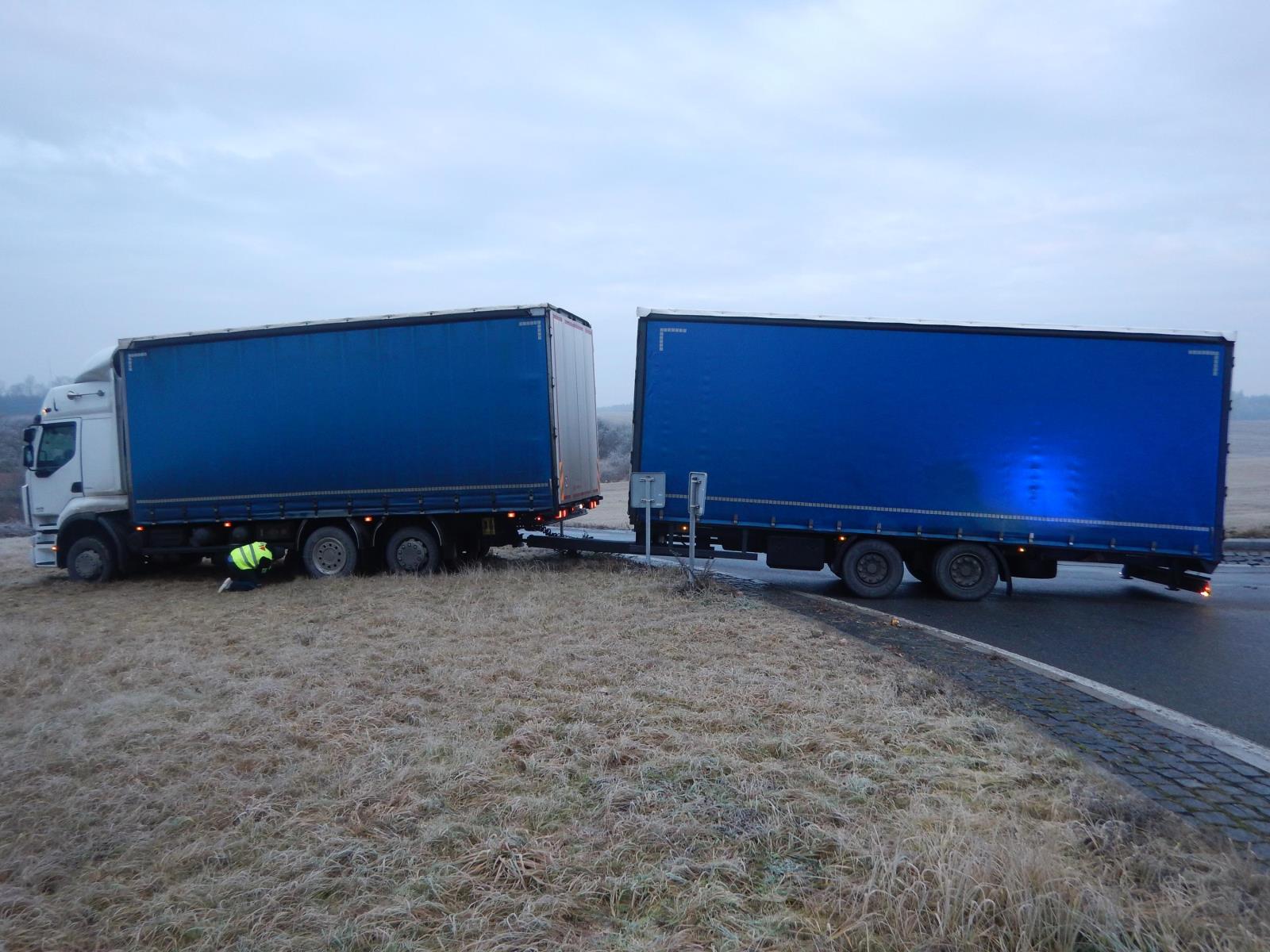 Dopravní nehoda NA, Oltyně - 18. 12. 2016 (1).JPG