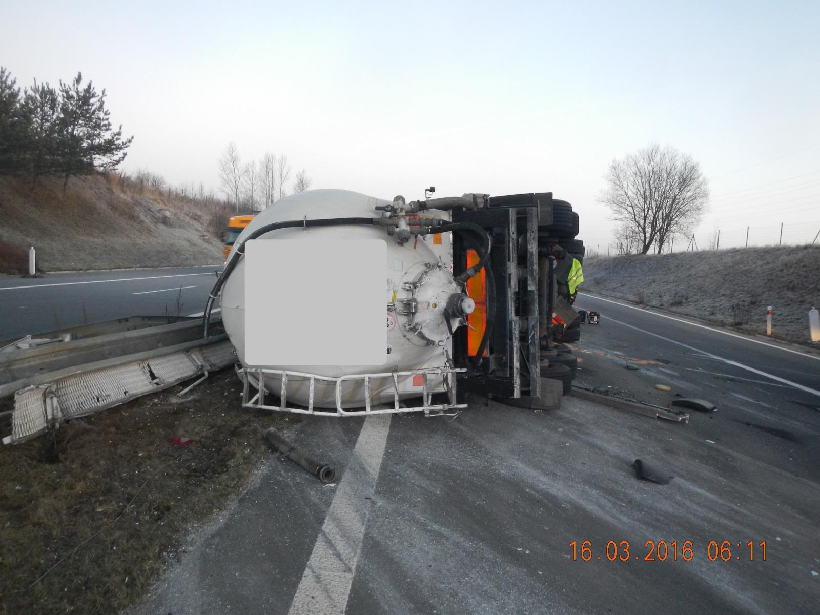 Dopravní nehoda NA, Tábor - 17. 3. 2017 (2).JPG